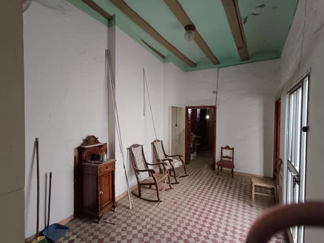 6 bedroom Townhouse for sale in Llíria - € 179,900 (Ref: 8670329)