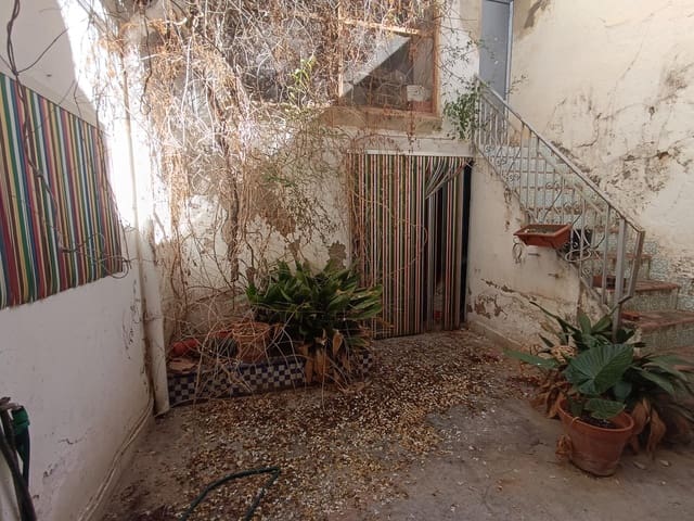 6 bedroom Townhouse for sale in Llíria - € 179,900 (Ref: 8670329)