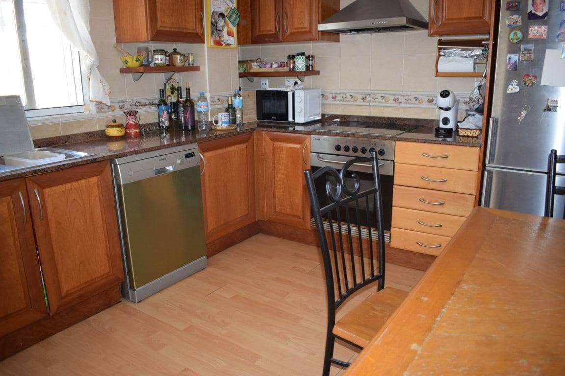 4 soverom Villa til salgs i Lliria med svømmebasseng garasje - € 399 000 (Ref: 9301215)