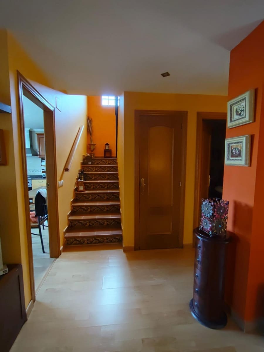 4 soverom Villa til salgs i Lliria med svømmebasseng garasje - € 399 000 (Ref: 9301215)