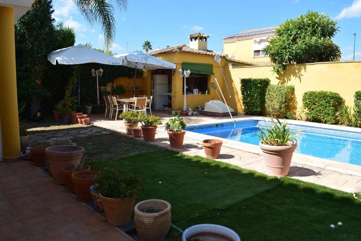 4 soverom Villa til salgs i Lliria med svømmebasseng garasje - € 399 000 (Ref: 9301215)