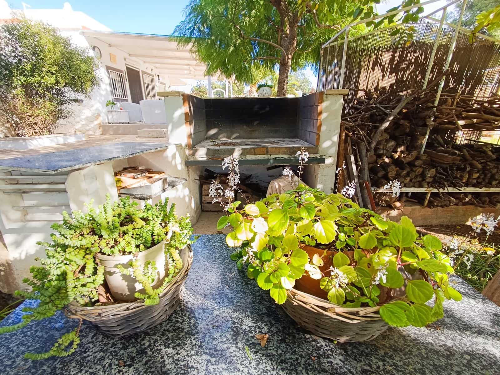 2 slaapkamer Villa te koop in Lliria met zwembad - € 215.000 (Ref: 9385479)