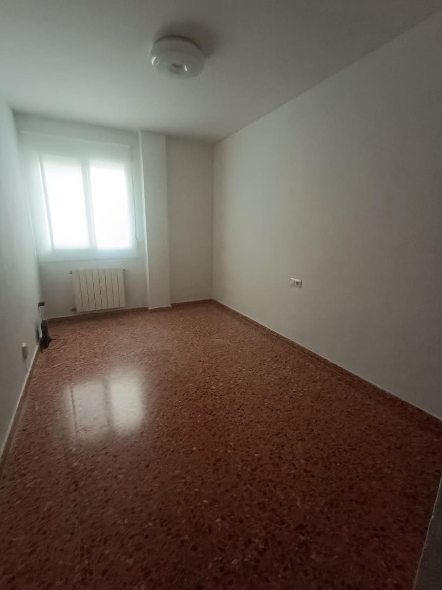 3 makuuhuone Asunto myytävänä paikassa Lliria mukana 
autotalli - 198 000 € (Ref: 9496361)