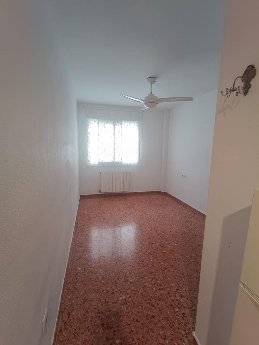 3 makuuhuone Asunto myytävänä paikassa Lliria mukana 
autotalli - 198 000 € (Ref: 9496361)