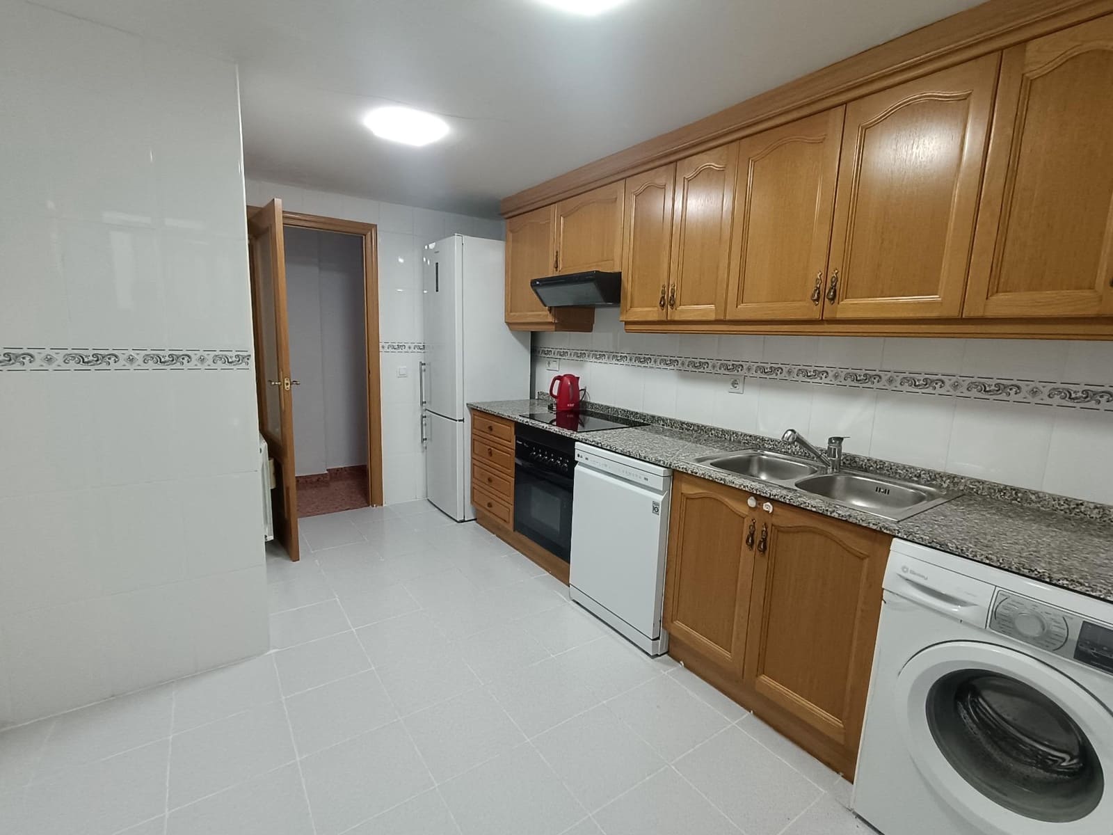 3 makuuhuone Asunto myytävänä paikassa Lliria mukana 
autotalli - 198 000 € (Ref: 9496361)