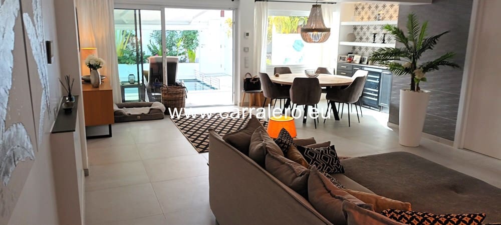 3 soveværelse Semi-Rækkehus til salg i Playa del Ingles med swimmingpool garage - € 1.490.000 (Ref: 8726032)