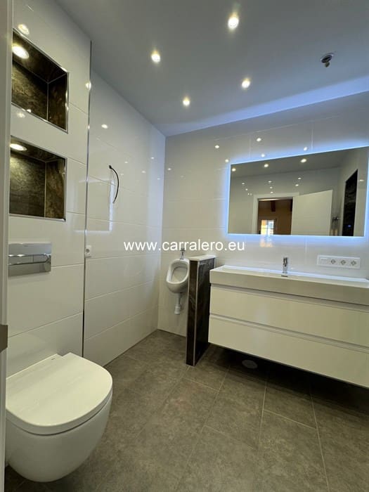 4 soveværelse Semi-Rækkehus til salg i Castillo del Romeral med garage - € 449.000 (Ref: 8796682)