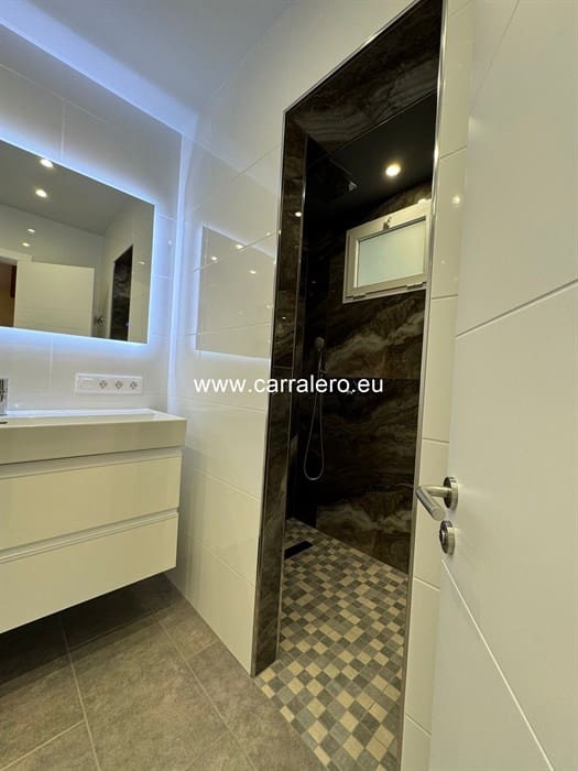 4 soveværelse Semi-Rækkehus til salg i Castillo del Romeral med garage - € 449.000 (Ref: 8796682)