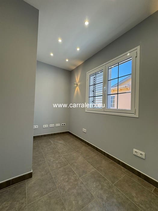 4 soveværelse Semi-Rækkehus til salg i Castillo del Romeral med garage - € 449.000 (Ref: 8796682)