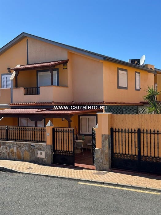 4 soveværelse Semi-Rækkehus til salg i Castillo del Romeral med garage - € 449.000 (Ref: 8796682)