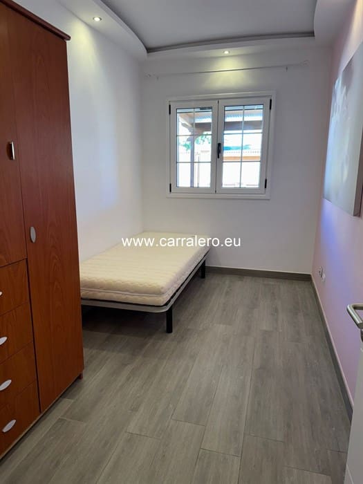 4 soveværelse Semi-Rækkehus til salg i Castillo del Romeral med garage - € 449.000 (Ref: 8796682)