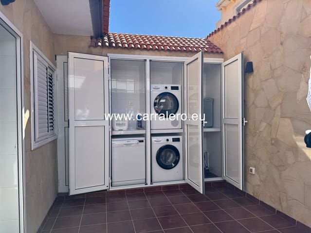 4 bedroom Semi-detached Villa for sale in Castillo del Romeral, San Bartolomé de Tirajana with garage - € 449,000 (Ref: 8796682)