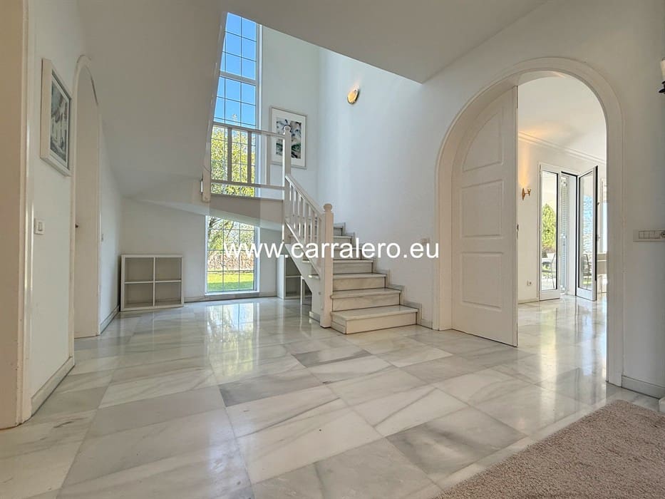 7 slaapkamer Villa te koop in Monte Leon met zwembad garage - € 2.290.000 (Ref: 9075572)