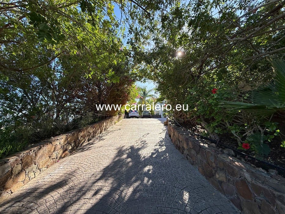 7 slaapkamer Villa te koop in Monte Leon met zwembad garage - € 2.290.000 (Ref: 9075572)