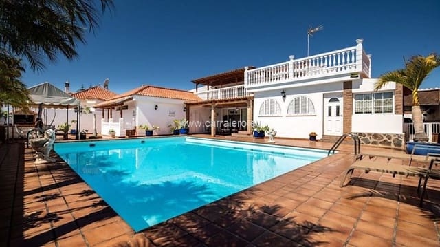 7 sypialnia Dom blizniak na sprzedaż w Maspalomas, San Bartolomé de Tirajana z basenem garażem - 1 690 000 € (Ref: 9860901)