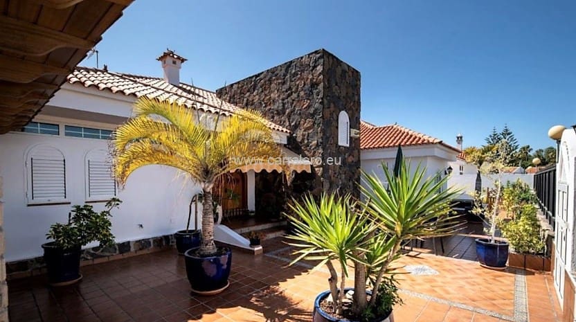 7 sypialnia Dom blizniak na sprzedaż w Maspalomas z basenem garażem - 1 690 000 € (Ref: 9860901)