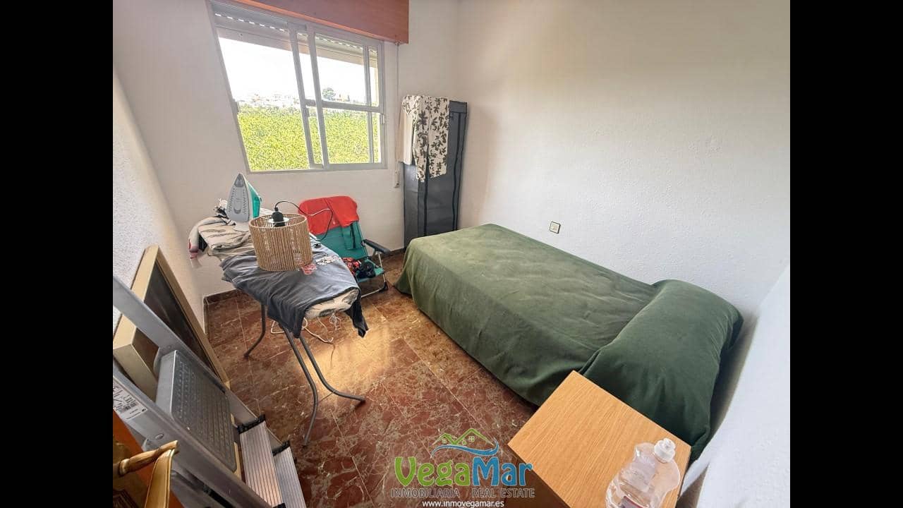 3 bedroom Flat for rent in Almunecar with pool garage - € 900 (Ref: 10024733)