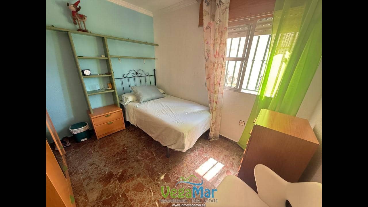 3 bedroom Flat for rent in Almunecar with pool garage - € 900 (Ref: 10024733)