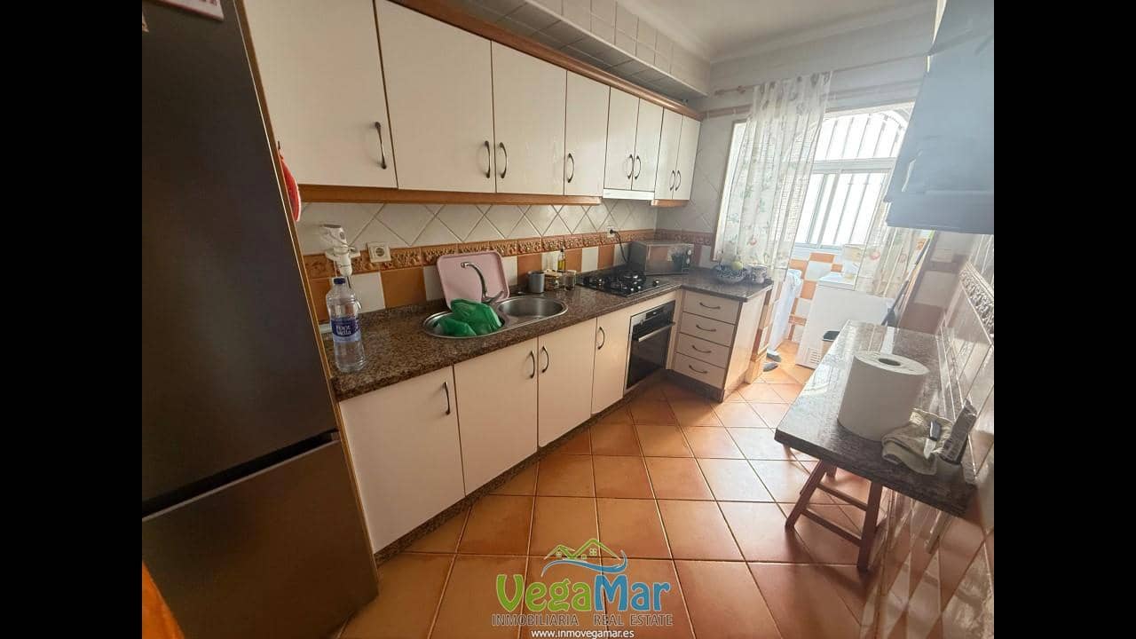 3 bedroom Flat for rent in Almunecar with pool garage - € 900 (Ref: 10024733)
