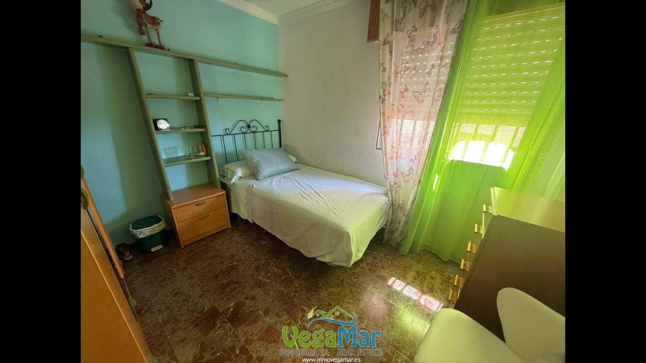 3 bedroom Flat for rent in Almunecar with pool garage - € 900 (Ref: 10024733)