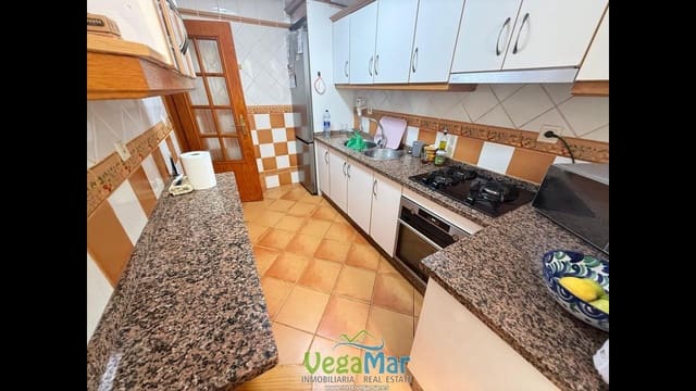 Appartement de 3 chambres à louer à Almuñécar avec piscine garage - 900 € (Ref: 10024733)