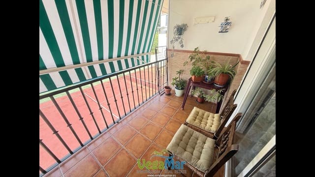Appartement de 3 chambres à louer à Almuñécar avec piscine garage - 900 € (Ref: 10024733)