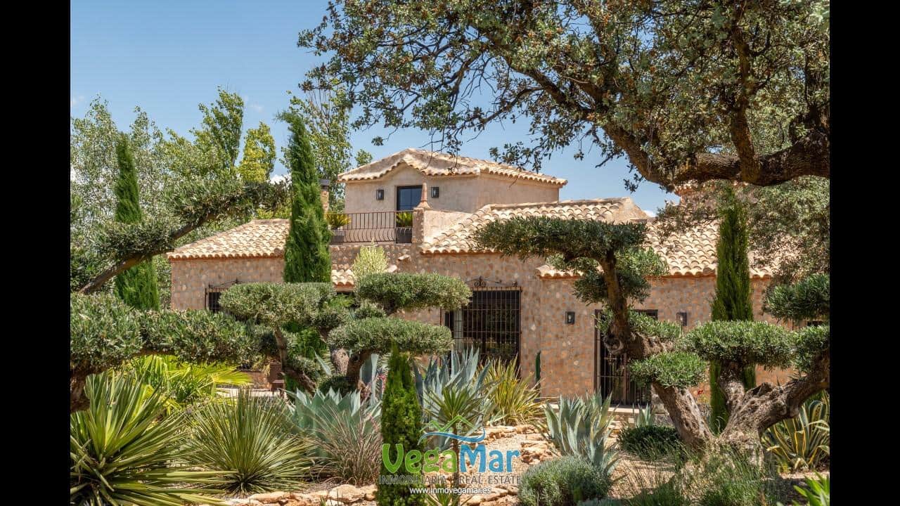 4 bedroom Finca/Country House for sale in Freila - € 1,340,000 (Ref: 10037706)