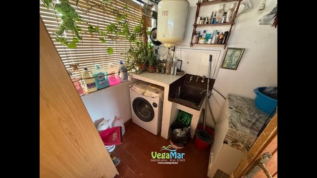 3 bedroom Villa for sale in Almuñécar - € 180,000 (Ref: 3805818)