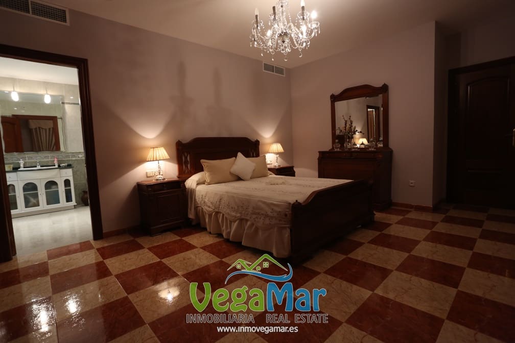 6 bedroom Villa for sale in Almunecar - € 2,900,000 (Ref: 3805847)