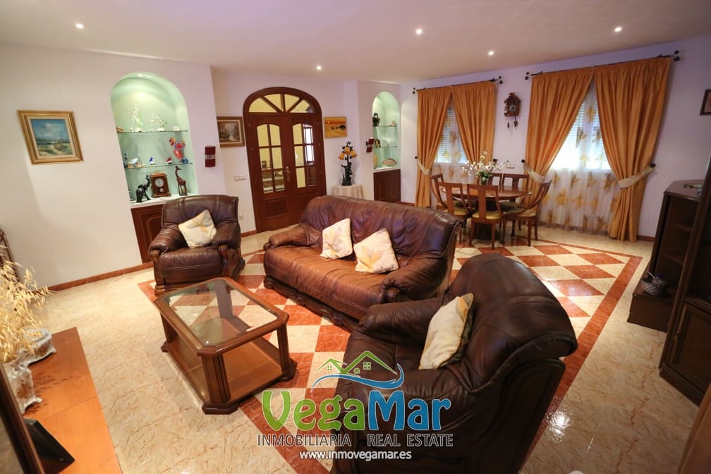 6 bedroom Villa for sale in Almunecar - € 2,900,000 (Ref: 3805847)