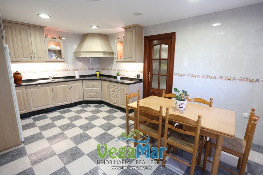 6 bedroom Villa for sale in Almunecar - € 2,900,000 (Ref: 3805847)