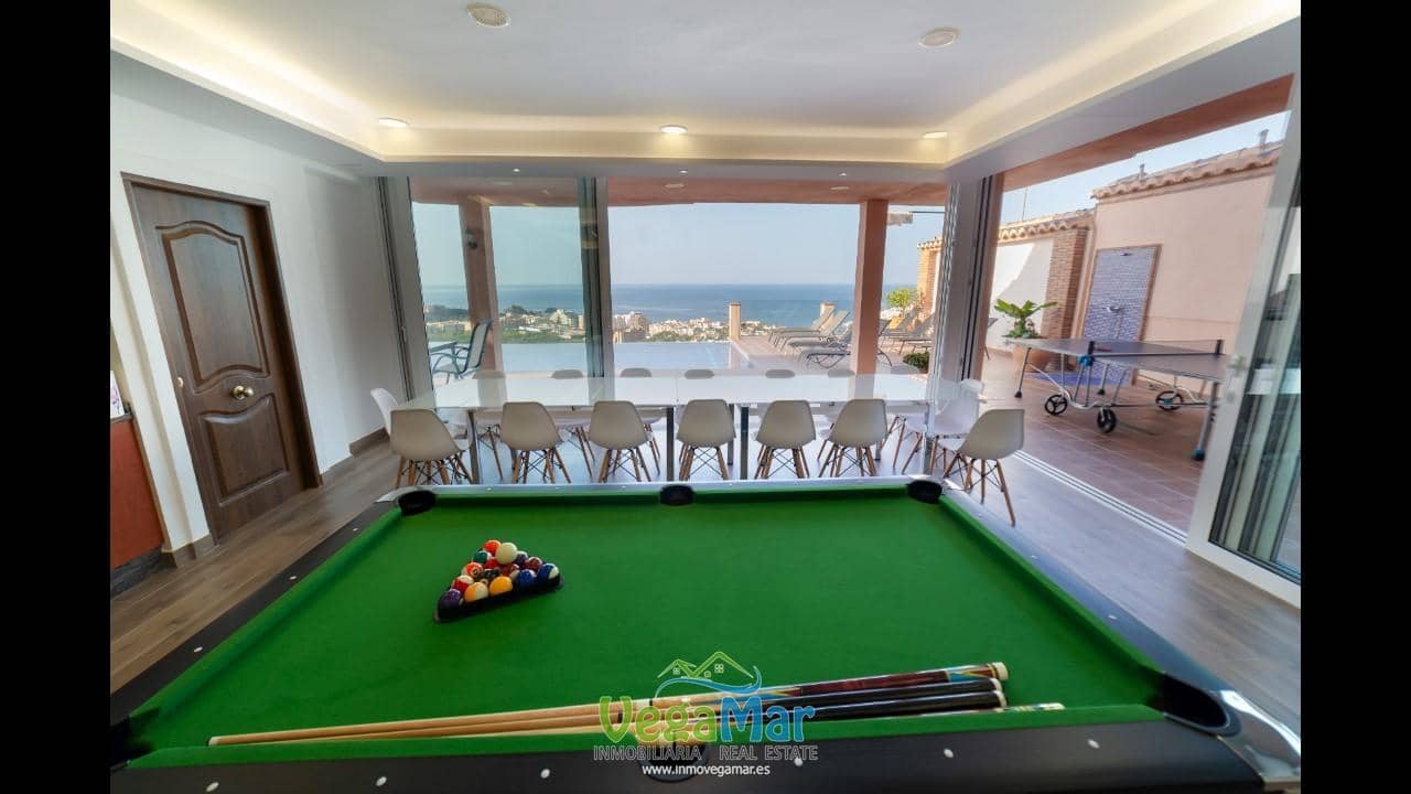 6 bedroom Villa for sale in Almunecar - € 2,900,000 (Ref: 3805847)