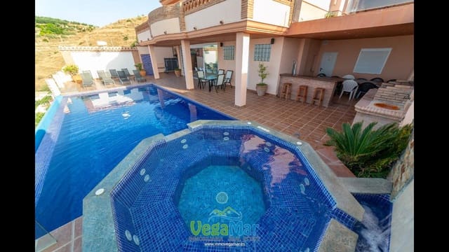 6 bedroom Villa for sale in Almuñécar - € 2,900,000 (Ref: 3805847)