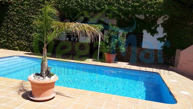 5 soveværelse Villa til salg i Almuñécar - € 845.000 (Ref: 3805848)