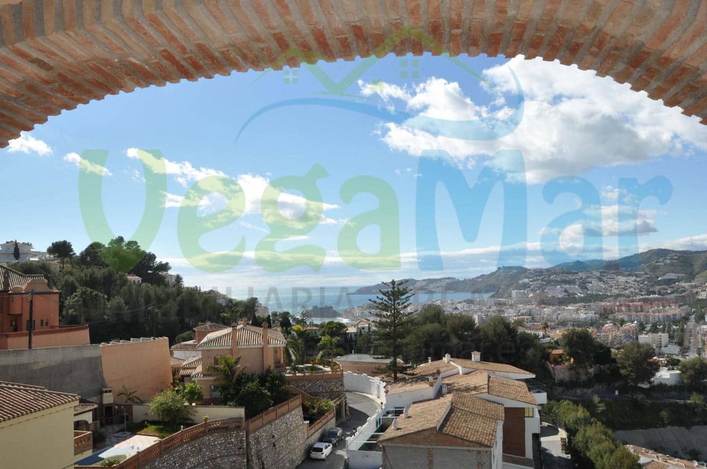 5 Zimmer Villa zu verkaufen in Almunecar - 845.000 € (Ref: 3805848)