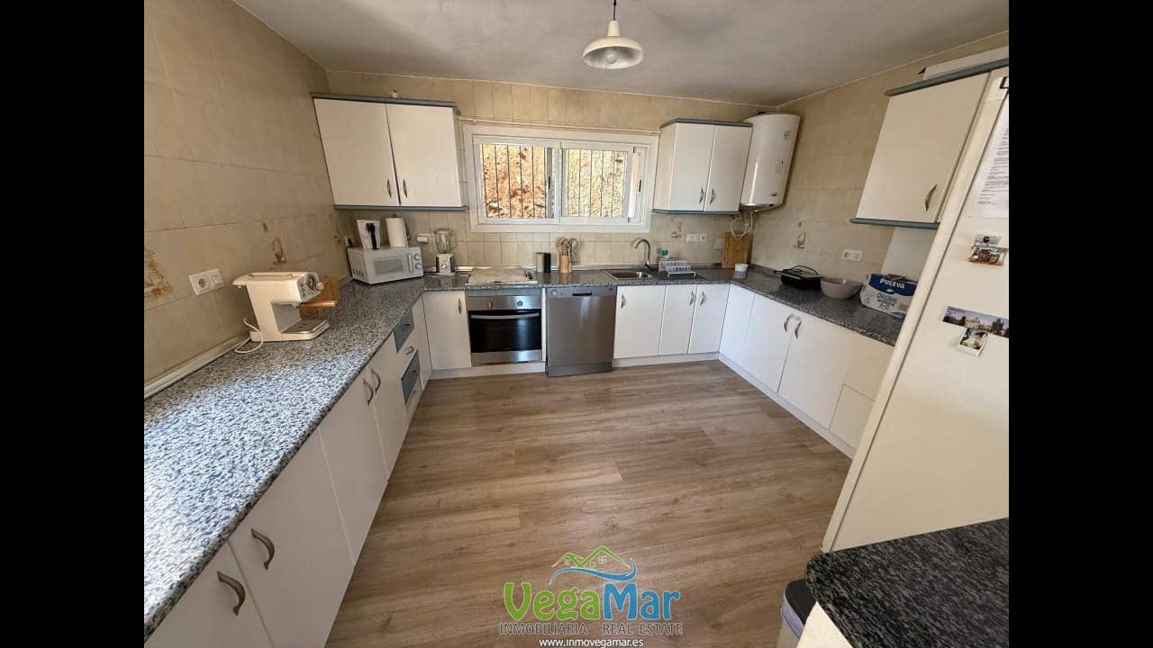 4 Zimmer Villa zu verkaufen in Almunecar mit Pool - 630.000 € (Ref: 6404023)