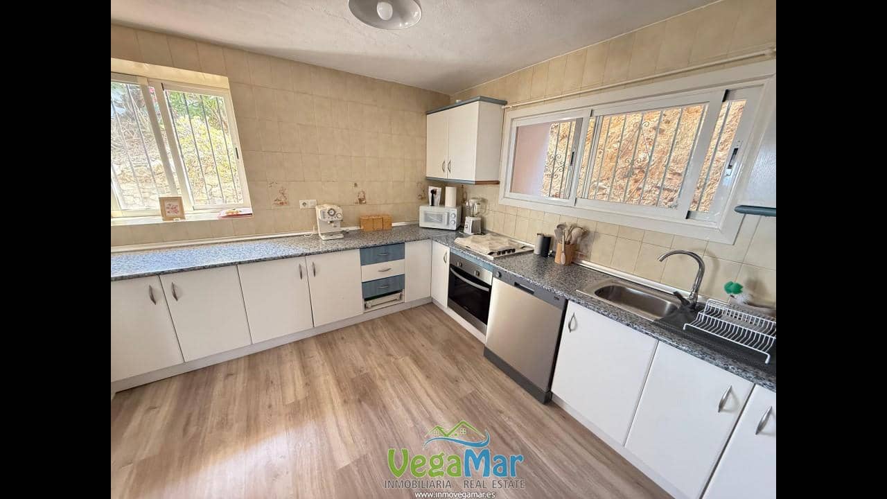 4 Zimmer Villa zu verkaufen in Almunecar mit Pool - 630.000 € (Ref: 6404023)