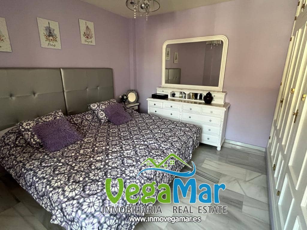 Chalet de 3 habitaciones en Almuñécar en venta con garaje - 600.000 € (Ref: 7732713)