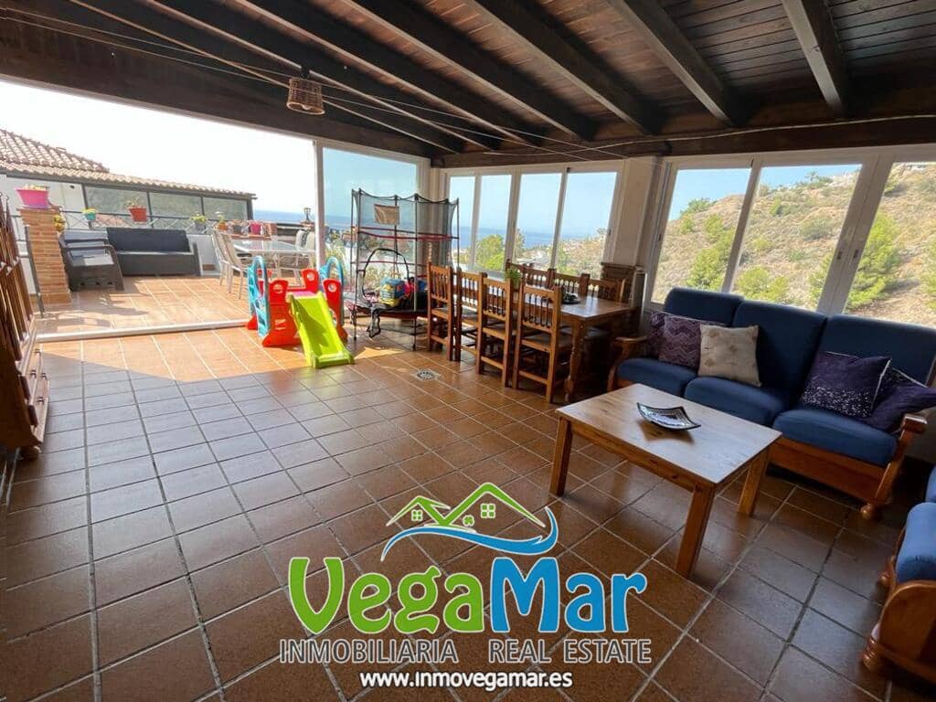 Chalet de 3 habitaciones en Almuñécar en venta con garaje - 600.000 € (Ref: 7732713)