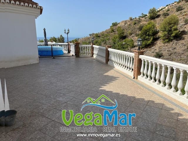 Chalet de 3 habitaciones en Almuñécar en venta con garaje - 600.000 € (Ref: 7732713)