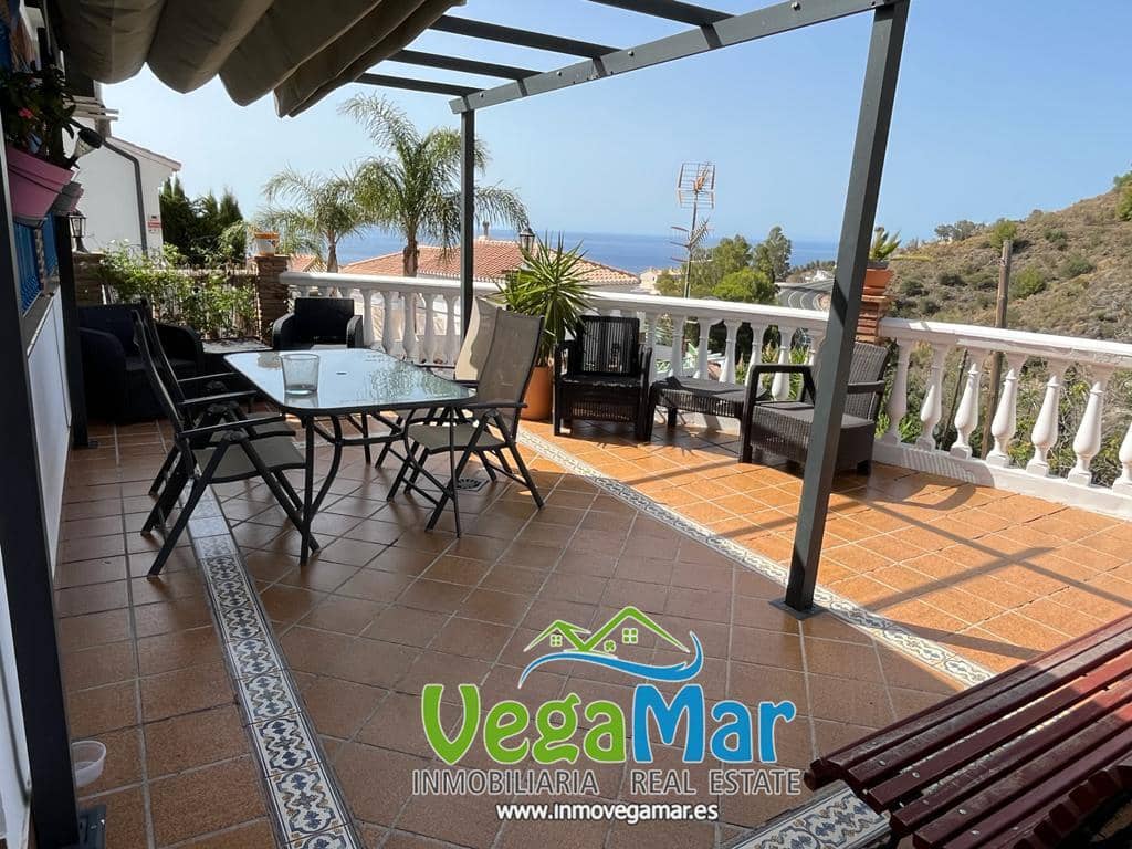 Chalet de 3 habitaciones en Almuñécar en venta con garaje - 600.000 € (Ref: 7732713)