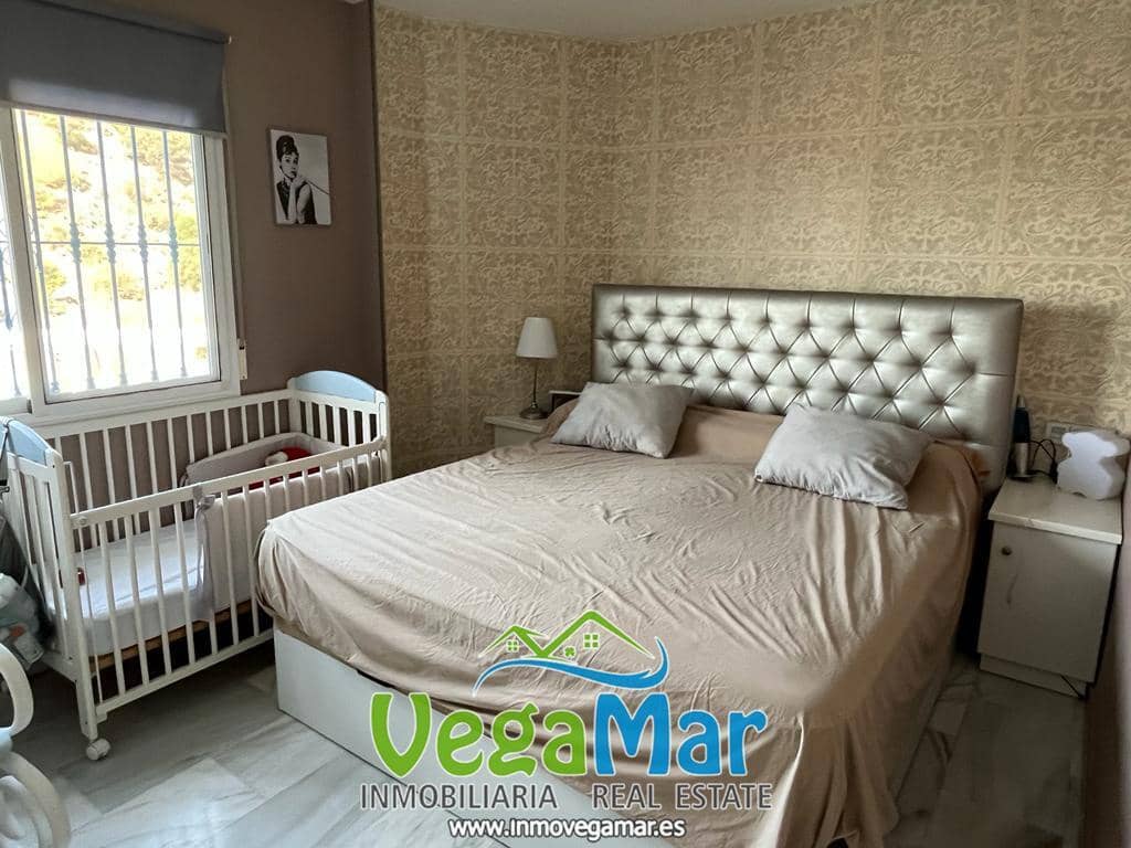 Chalet de 3 habitaciones en Almuñécar en venta con garaje - 600.000 € (Ref: 7732713)