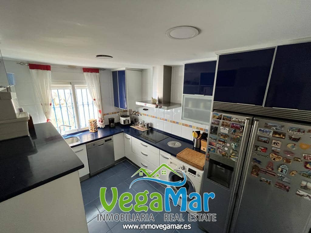 3 bedroom Villa for sale in Almunecar with garage - € 600,000 (Ref: 7732713)