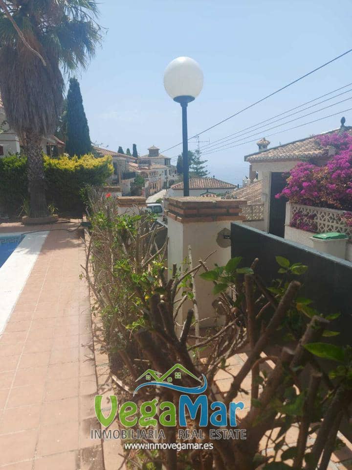 3 bedroom Villa for sale in Almunecar with pool garage - € 680,000 (Ref: 8135955)