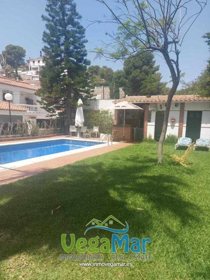 3 bedroom Villa for sale in Almunecar with pool garage - € 680,000 (Ref: 8135955)