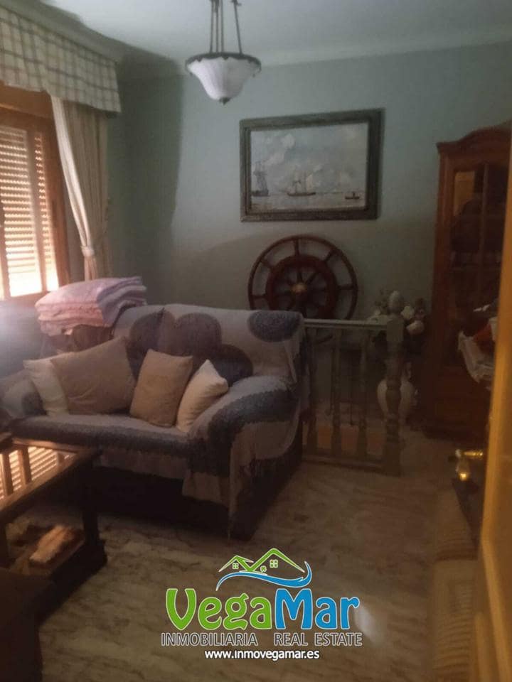 5 bedroom Villa for sale in La Herradura - € 370,000 (Ref: 8223362)