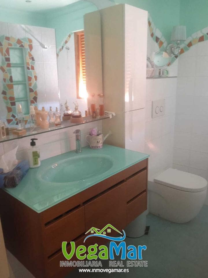 5 bedroom Villa for sale in La Herradura - € 370,000 (Ref: 8223362)