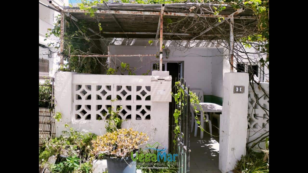 6 bedroom Villa for sale in La Herradura - € 550,000 (Ref: 8598920)