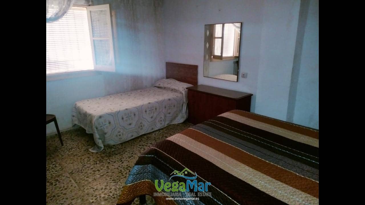 6 bedroom Villa for sale in La Herradura - € 550,000 (Ref: 8598920)