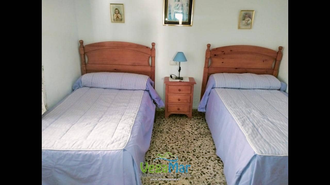 6 bedroom Villa for sale in La Herradura - € 550,000 (Ref: 8598920)